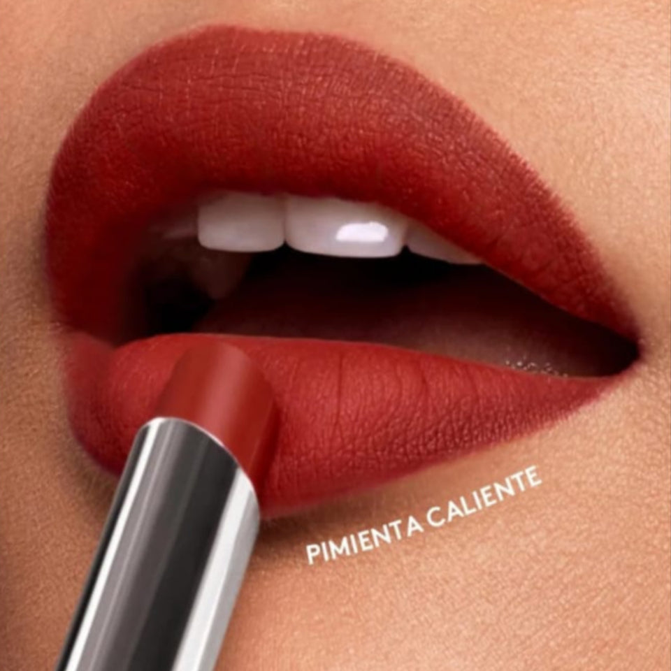 ° ° LABIAL PIMIENTA CALIENTE esika ° °